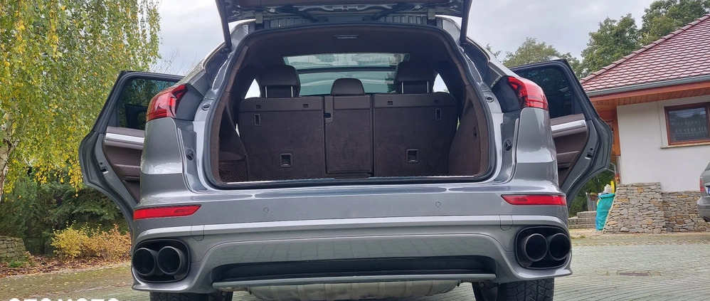 Porsche Cayenne cena 165000 przebieg: 182000, rok produkcji 2015 z Międzychód małe 667